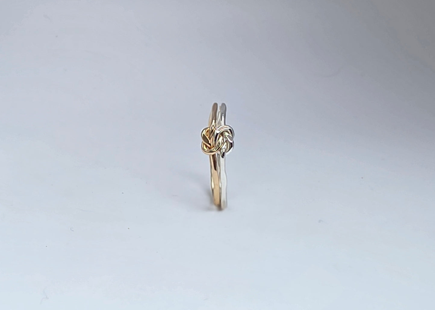 Two-toned knot ring