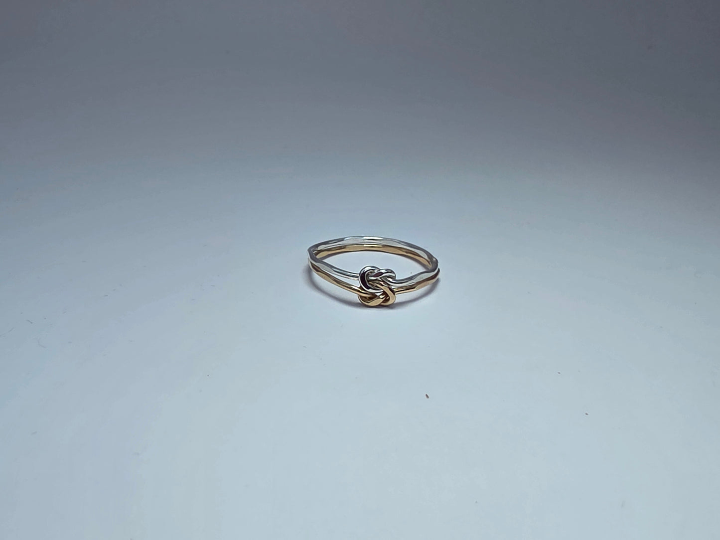 Two-toned knot ring